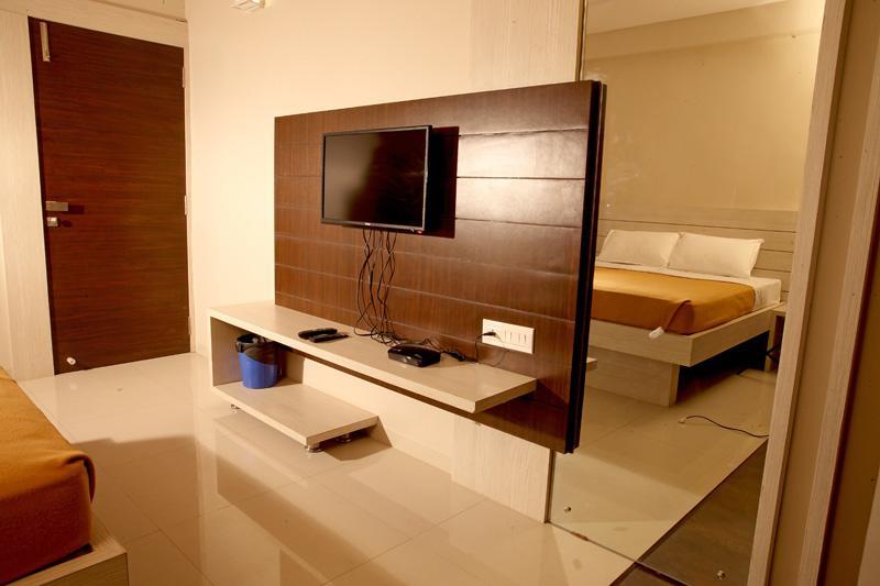 Hotel Sham Suman, Kolhapur- Opposite To Mahalaxmi Temple Extérieur photo