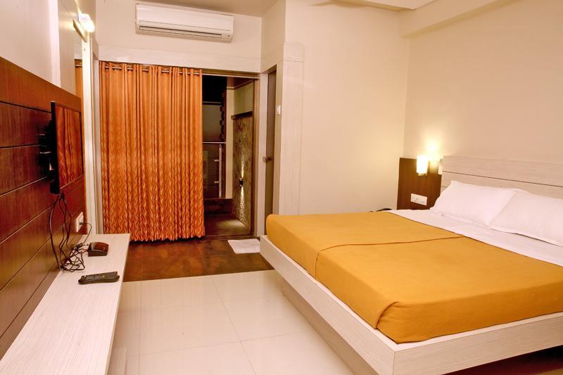 Hotel Sham Suman, Kolhapur- Opposite To Mahalaxmi Temple Extérieur photo