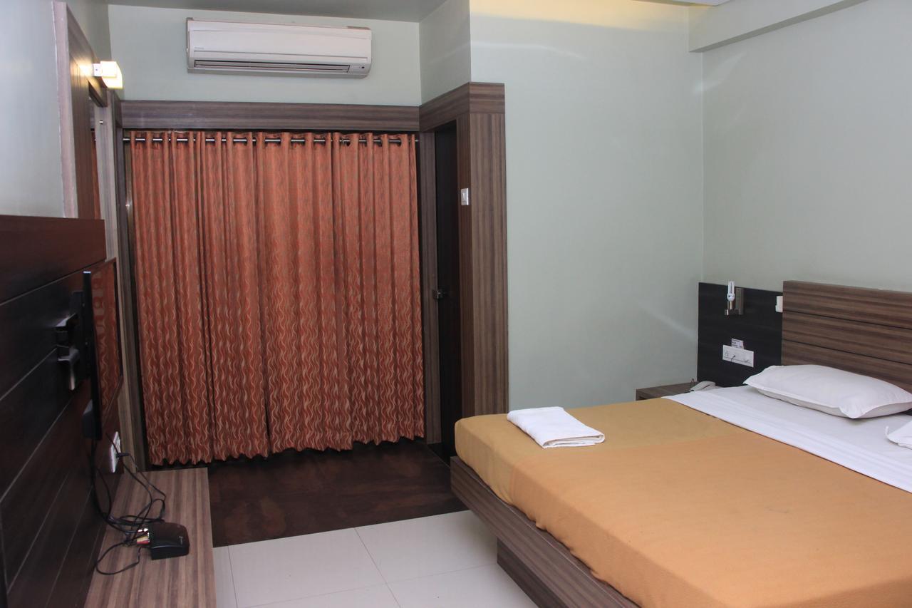 Hotel Sham Suman, Kolhapur- Opposite To Mahalaxmi Temple Extérieur photo