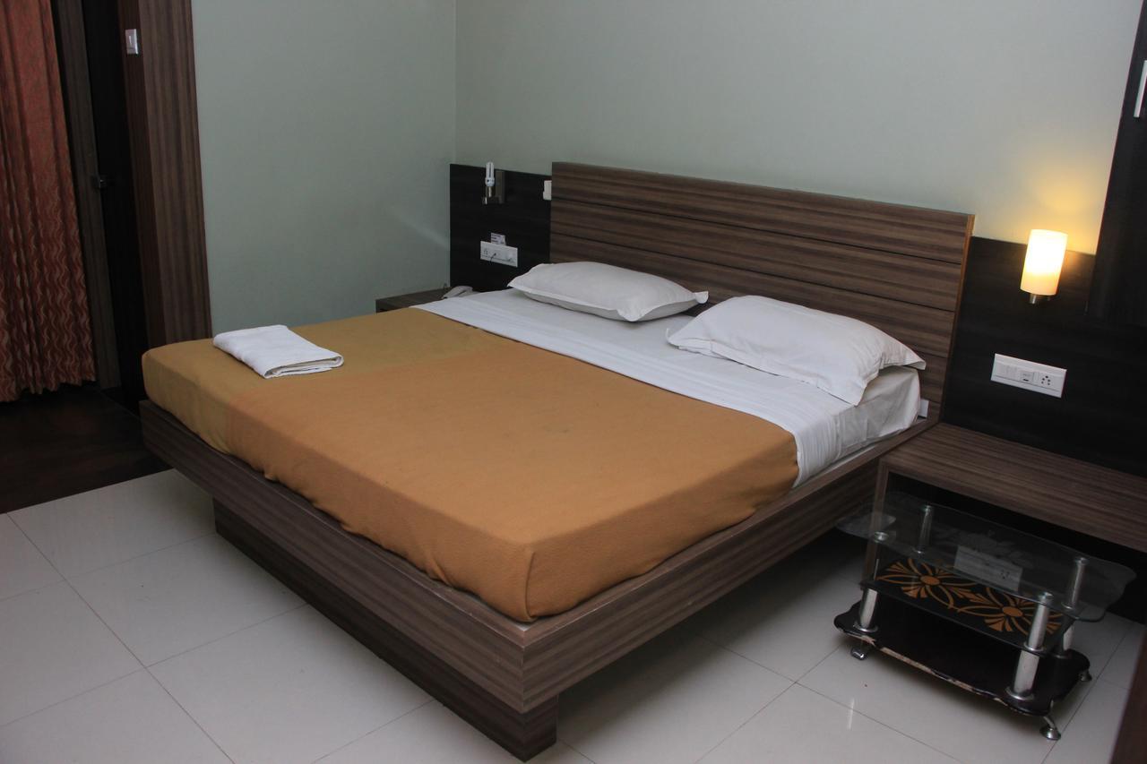 Hotel Sham Suman, Kolhapur- Opposite To Mahalaxmi Temple Extérieur photo