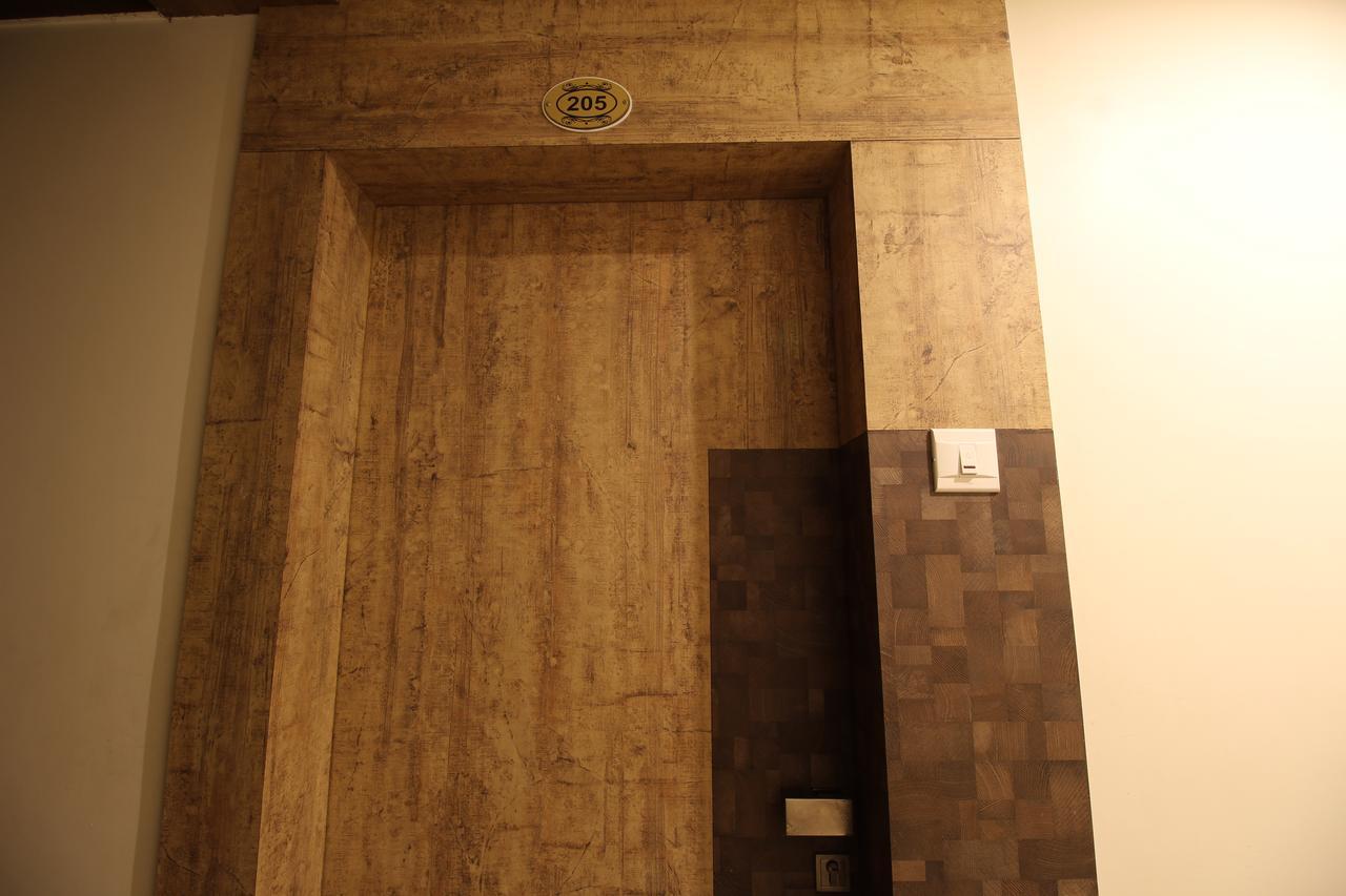 Hotel Sham Suman, Kolhapur- Opposite To Mahalaxmi Temple Extérieur photo